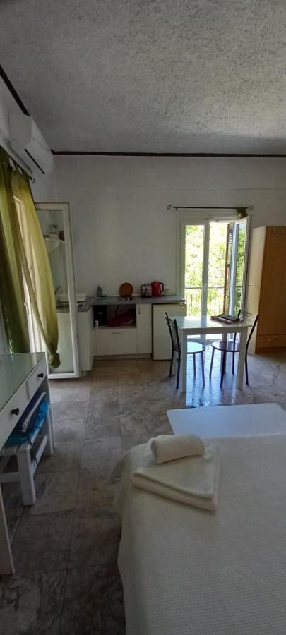 Nikis Apartments 阿齐欧斯·贡多斯 外观 照片